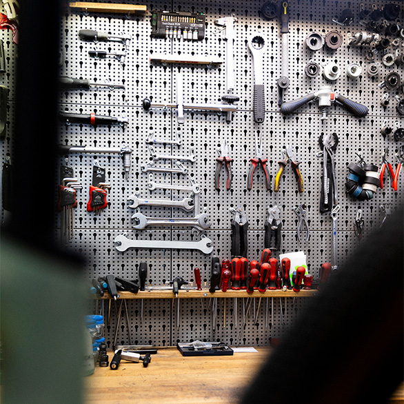 Werkzeugwand in der Fahrradwerkstatt von Radsport Steixner in Fulpmes.
